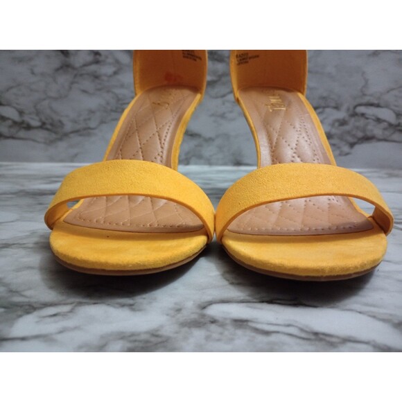 Rouge Yellow Heels Size 9 - Picture 4 of 12